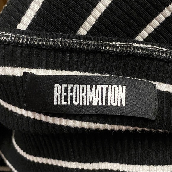 Reformation clover black white stripe ribbed off the shoulder bell sleeve top - Picture 3 of 11